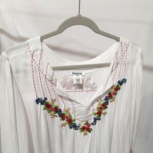 Krista Lee White Embroidered Blouse with Floral Design
